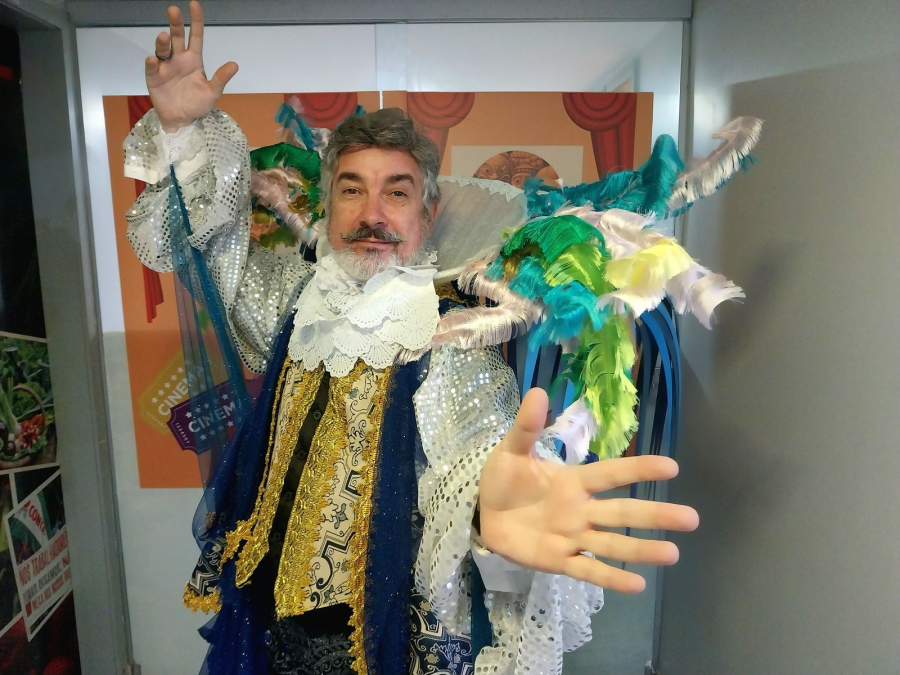 Com exposição de fantasias e leitura cênica, projeto aviva a memória do carnavalesco Clóvis Bornay