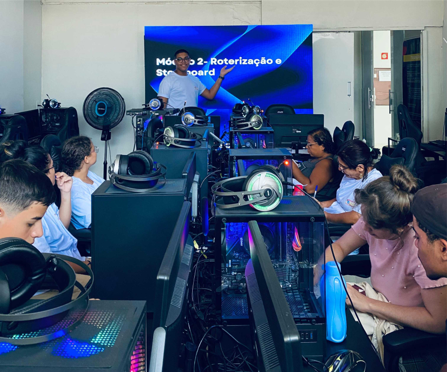 Com cursos gratuitos, jovens do Paranoá e Itapoã investem no futuro digital